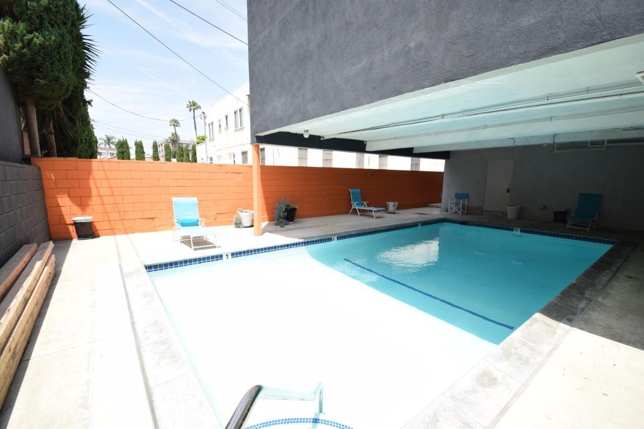 Hollywood Business Suites Los Angeles Exterior photo